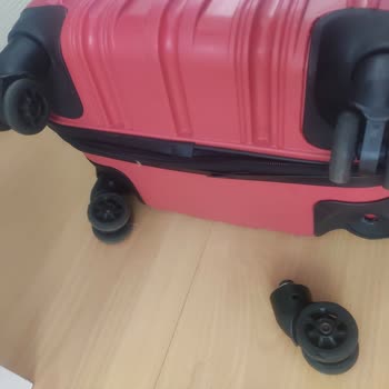 Anadolu Jet Bavulumu Kırdı Ve Çözüm Sunmadı