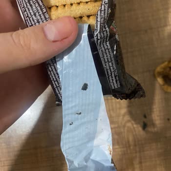 Eti Gıda İçinden Tanımlayamadım Parçalar Çıktı