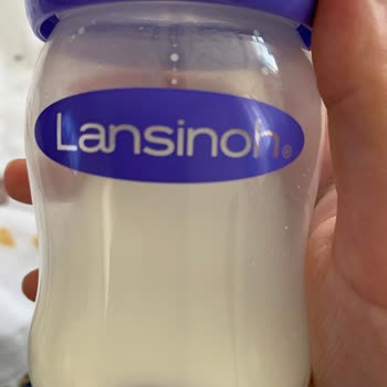 Lansinoh Slow Flow Bottles - A Noisy Disappointment!