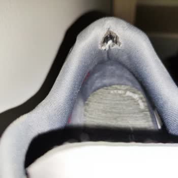 Skechers Ayakkabı 3 Ayda Arka Bilekten Oyuldu.