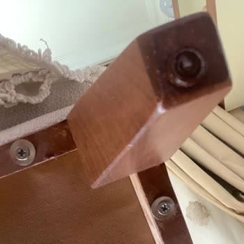 Sönmez Mobilya Koltuk Ayağı Altındaki Sert Plastik Parçanın Parkeyi Çizmesi