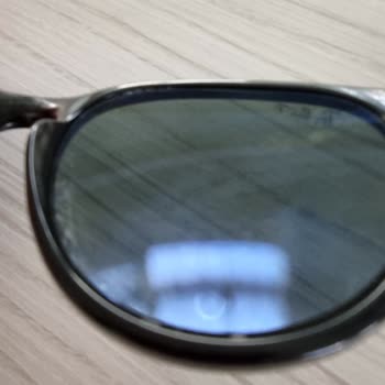 Rayban Güneş Gözlüğündeki Dairesel Lekeler