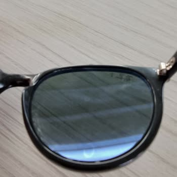 Rayban Güneş Gözlüğündeki Dairesel Lekeler