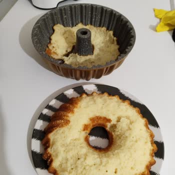 Karaca Yapıştırmaz Dedikleri Kek Kalıbı Yapıştırıyor