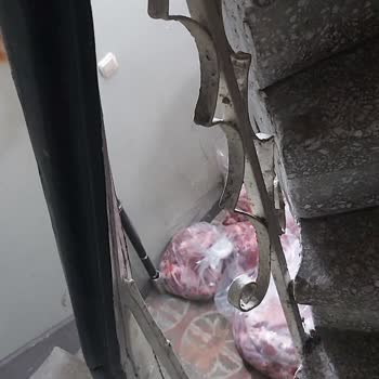 Dürümcü Emmi Pis, Kirli Bir Yerdir