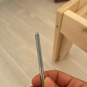 IKEA Neiden Lüroy Hasarlı Vida