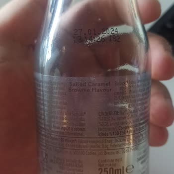 Starbucks Soğuk Kahve Şişesinde Maddeye Rastlanması