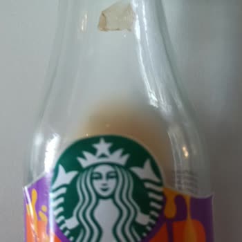 Starbucks Soğuk Kahve Şişesinde Maddeye Rastlanması