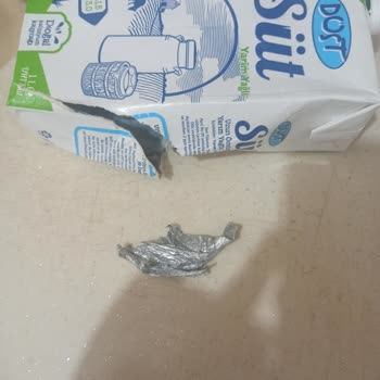 Dost Süt Süt Paketinin İçinde Yabacı Cisim