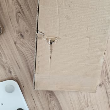 Sürat Kargo Kutulu Ürün Teslimatı Kata Yapılmadı Ve Hasarlı Kutu Teslim Edildi.