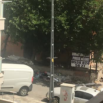 İBB - İstanbul Büyükşehir Belediyesi Çöp İçinde Olan Sokaklar