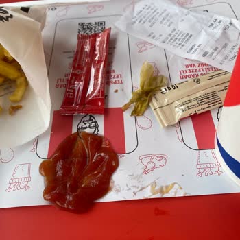 Kadıköy KFC Çürümüş Marul