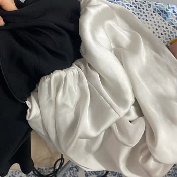 İki Renkli Zara Elbise Boya Akıttı Açık Kısmını Boyadı