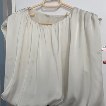 İki Renkli Zara Elbise Boya Akıttı Açık Kısmını Boyadı