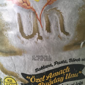 BİM'e Ait Efsane Marka Un SKT'si Bitmeden Böceklendi!