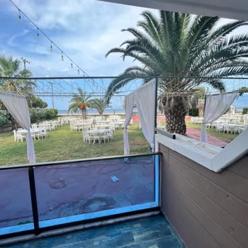 Balıkesir Öğretmenevi Bakımsız Ve Pis