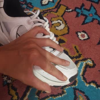 Stradivarius Spor Ayakkabı Yanlardan Açıldı