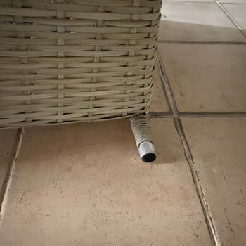 Vivense Bahçe Mobilyası Ayağı Kırıldı