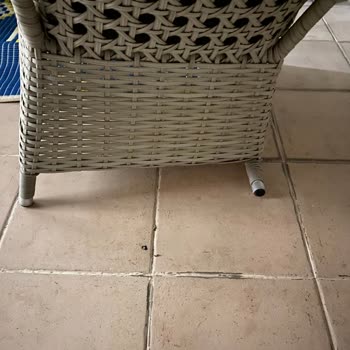 Vivense Bahçe Mobilyası Ayağı Kırıldı