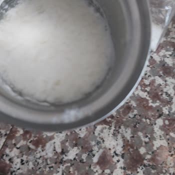 BİM Son Kullanma Tarihi Uzun Olmasına Rağmen Bozuk Süt Satılıyor