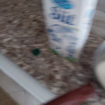 BİM Son Kullanma Tarihi Uzun Olmasına Rağmen Bozuk Süt Satılıyor