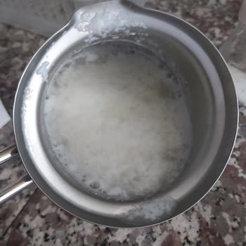 Dost Süt S. T. T'NE Aylar Olan Bir Sütün Bozuk Çıkması