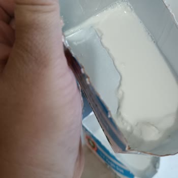 Pınar Et ve Süt İki Gün Önce Aldığım Pınar Tam Yağlı Sütte Kalın Bir Tortu Bulundu Ve Çocuklarım İshal Oldu