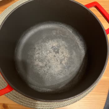 Lava Tencerenin Dibi Beyazladı