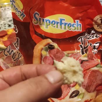 SuperFresh Pizzanın İçinden Naylon Çıktı