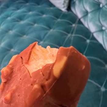 Magnum Dondurmadan Uzun Beyaz Saç Çıktı