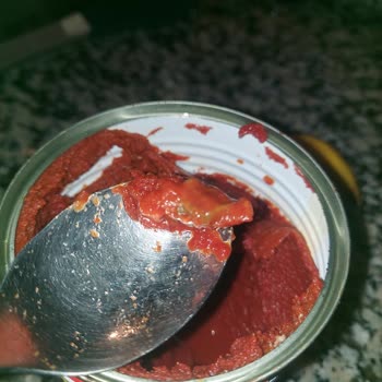 Tamek Salca İçinden Değişik Bir Şey Cıktı