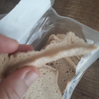 Schar Ekmek Hamurumsu Bir Şekilde Satılması