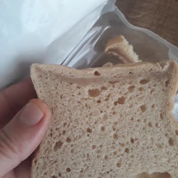 Schar Ekmek Hamurumsu Bir Şekilde Satılması