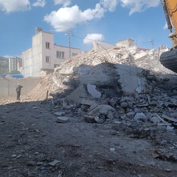 AFAD Depremde Yıkılan Evlere Eşya Yardımı