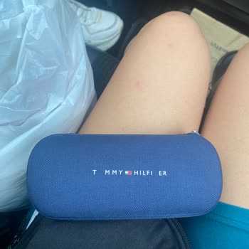 Atasun Optik Tommy Hilfiger Gözlük Kabımdaki Harfler Yok