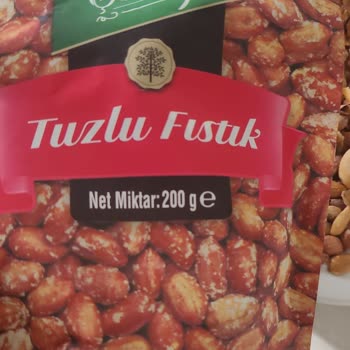 Çerezya Markasının 2013 Üretimli Kuruyemisi Mağazaya Dağıtıma Vermesi