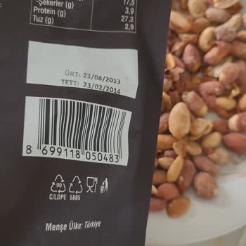 Çerezya Markasının 2013 Üretimli Kuruyemisi Mağazaya Dağıtıma Vermesi