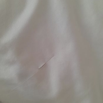 Grundig Makine Kendinden Lekeler Çıkarıyor ve Kıyafetleri Yırtıyor