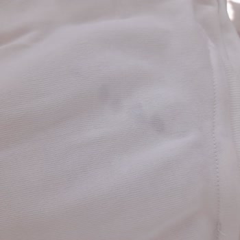 Grundig Makine Kendinden Lekeler Çıkarıyor ve Kıyafetleri Yırtıyor