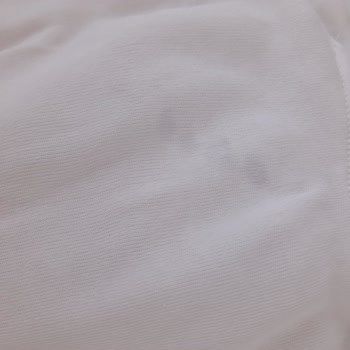 Grundig Makine Kendinden Lekeler Çıkarıyor ve Kıyafetleri Yırtıyor