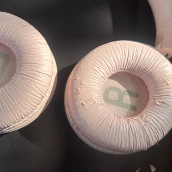 JBL 500 Kablosuz Kulaklığımın Süngerleri Dökülüyor