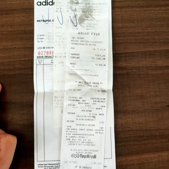 Adidas Ayakkabımda Oluşan Yırtık