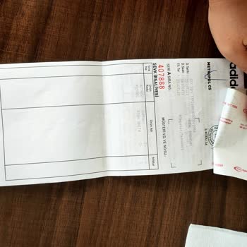 Adidas Ayakkabımda Oluşan Yırtık