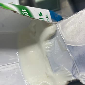 Pınar Et ve Süt Sütlerin İçinde Beklenmedik Tabaka Bulunması