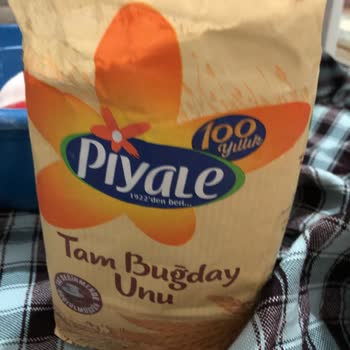 Piyale Markalı Un Böceklenmiş Şok Market Satmaya Devam Ediyorlar