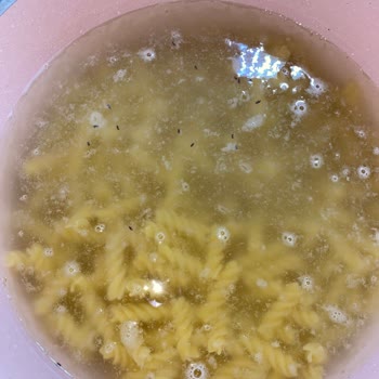 Filiz Makarna Filiz Burgu Makarnasında Siyah Böcekler Çıktı