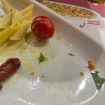 Tavuk Dünyası Salatadan Çıkan Cam Kırıkları