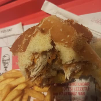 KFC Bahçeşehir Çöp Yediriyor.