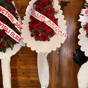 Osevio.com Pahalı Çelenk Siparişi Alıp En Ucuzundan Çelenk Gönderdiler