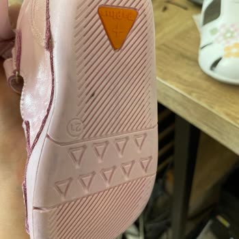 Kifidis Kullanılmış Ayakkabı Gönderdi